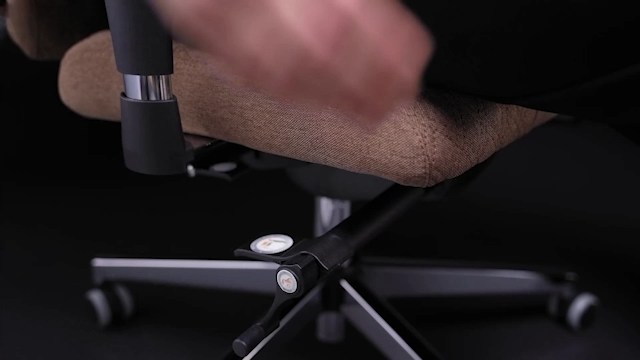 Regulacja wysokości fotela