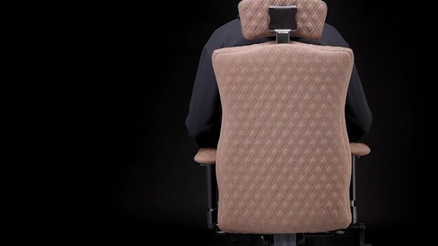 Regulacja wysokości oparcia fotela